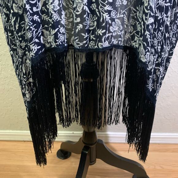DEMOCRACY Navy Blue Floral Fringe Short Sleeve Kimono Size‎ Medium - NWT - Picture 6 of 11